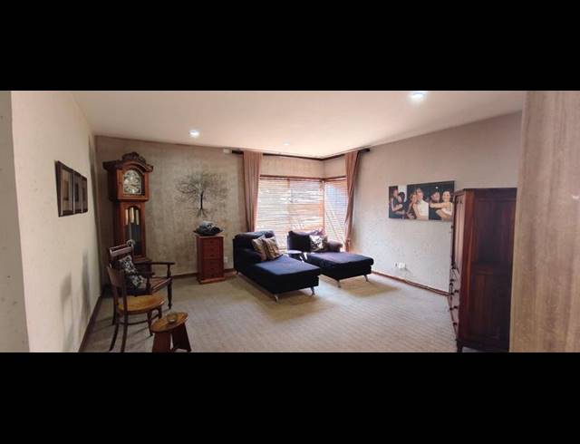 5 BEDROOM CLUSTER FOR SALE IN BRENTWOOD